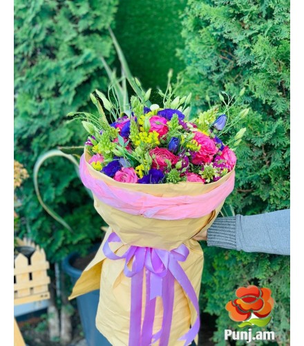 Փունջ վարդերով և լիզիանտուսներով